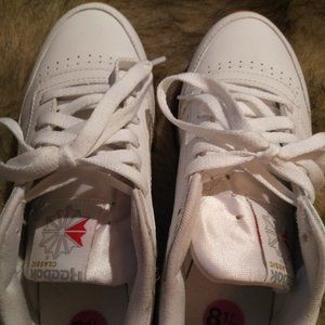 Classic Reebok All White